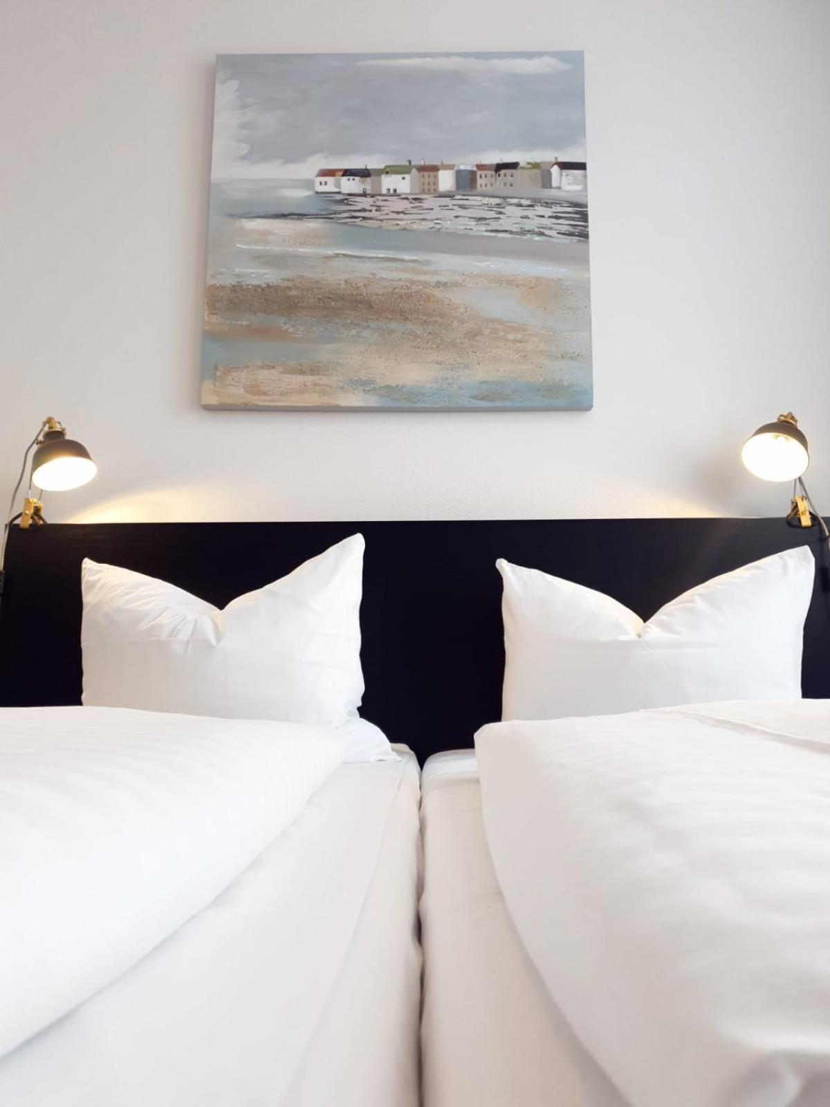 Hotel Dh -Deutsches Haus- Емден Екстериор снимка