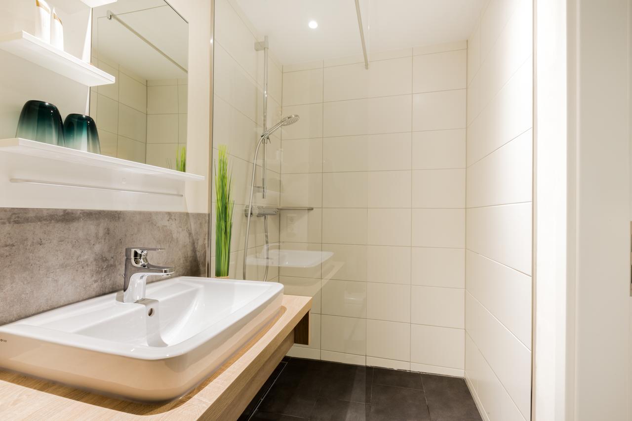 Hotel Dh -Deutsches Haus- Емден Екстериор снимка