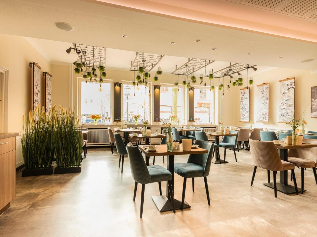 Hotel Dh -Deutsches Haus- Емден Екстериор снимка